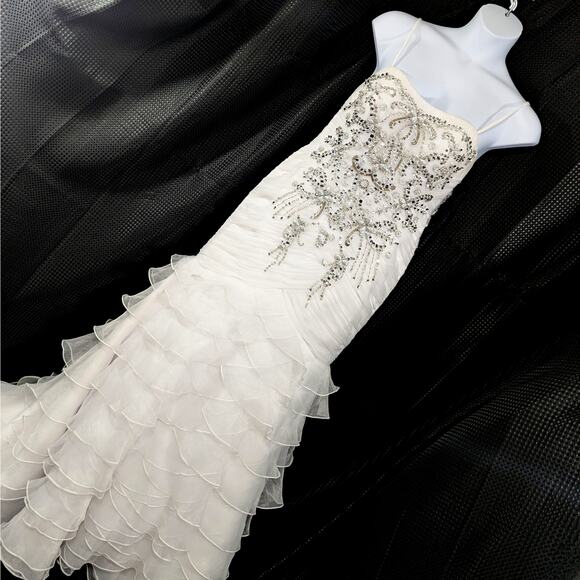 VENUS & BELLA! LUXE WHITE SCALLOPED LAYERS, JEWELED BODICE WEDDING GOWN! SZ 14 - Picture 15 of 15